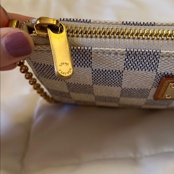 SOLD🎄Louis Vuitton Milla MM pochette🎄 - Picture 6 of 10